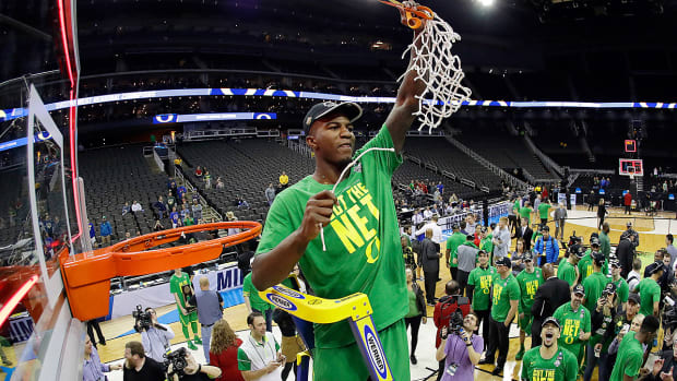 jordan-bell-oregon-kansas-ncaa-tournament.jpg